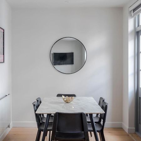 London'S Calling - Farringdon - By Frankie Says Extérieur photo