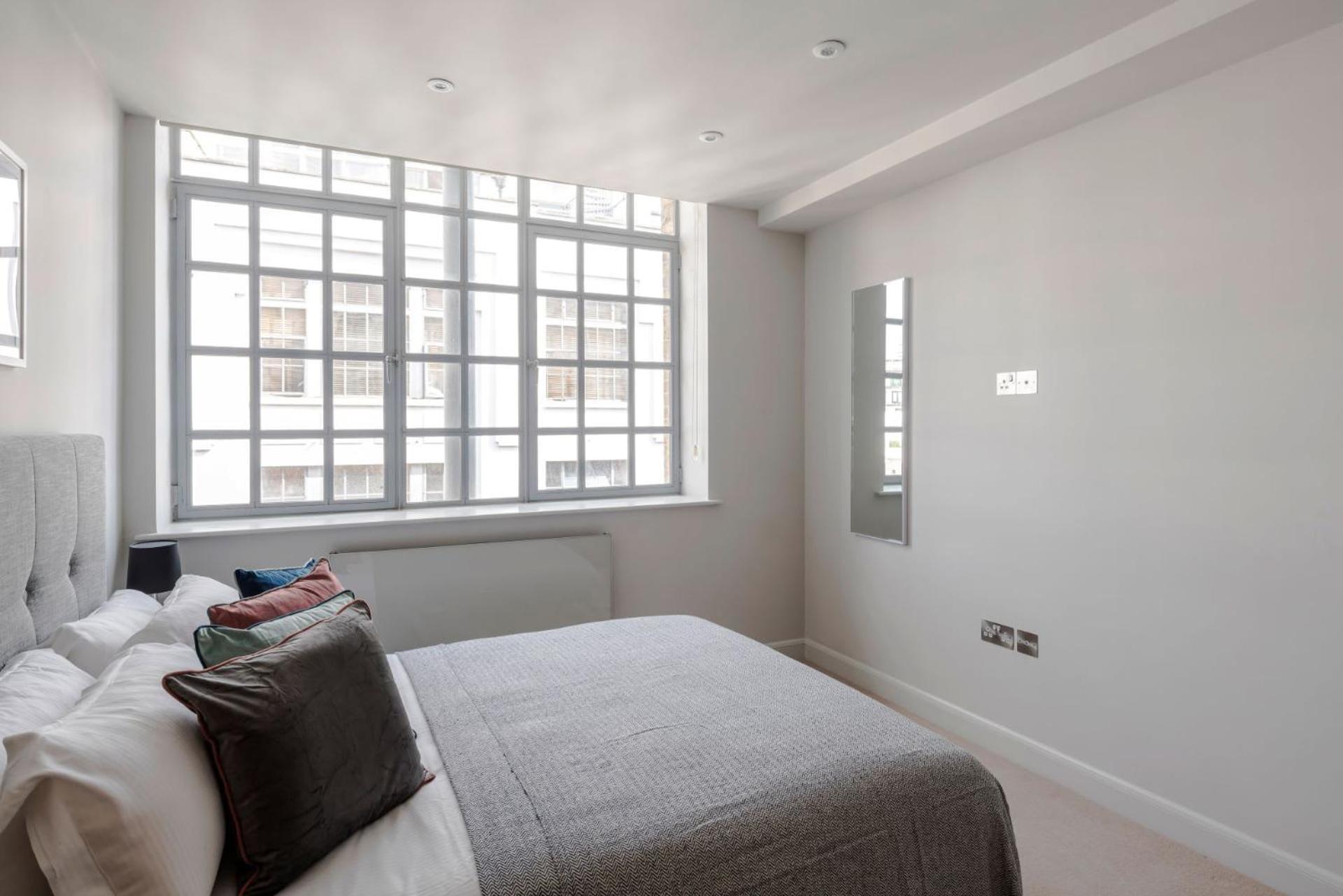 London'S Calling - Farringdon - By Frankie Says Extérieur photo