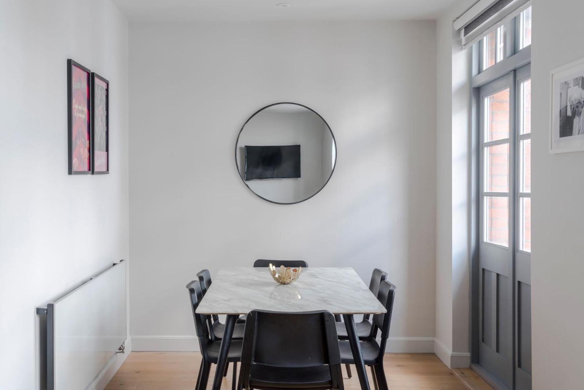 London'S Calling - Farringdon - By Frankie Says Extérieur photo