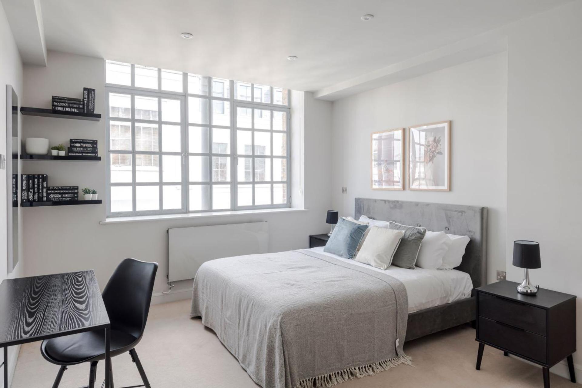 London'S Calling - Farringdon - By Frankie Says Extérieur photo