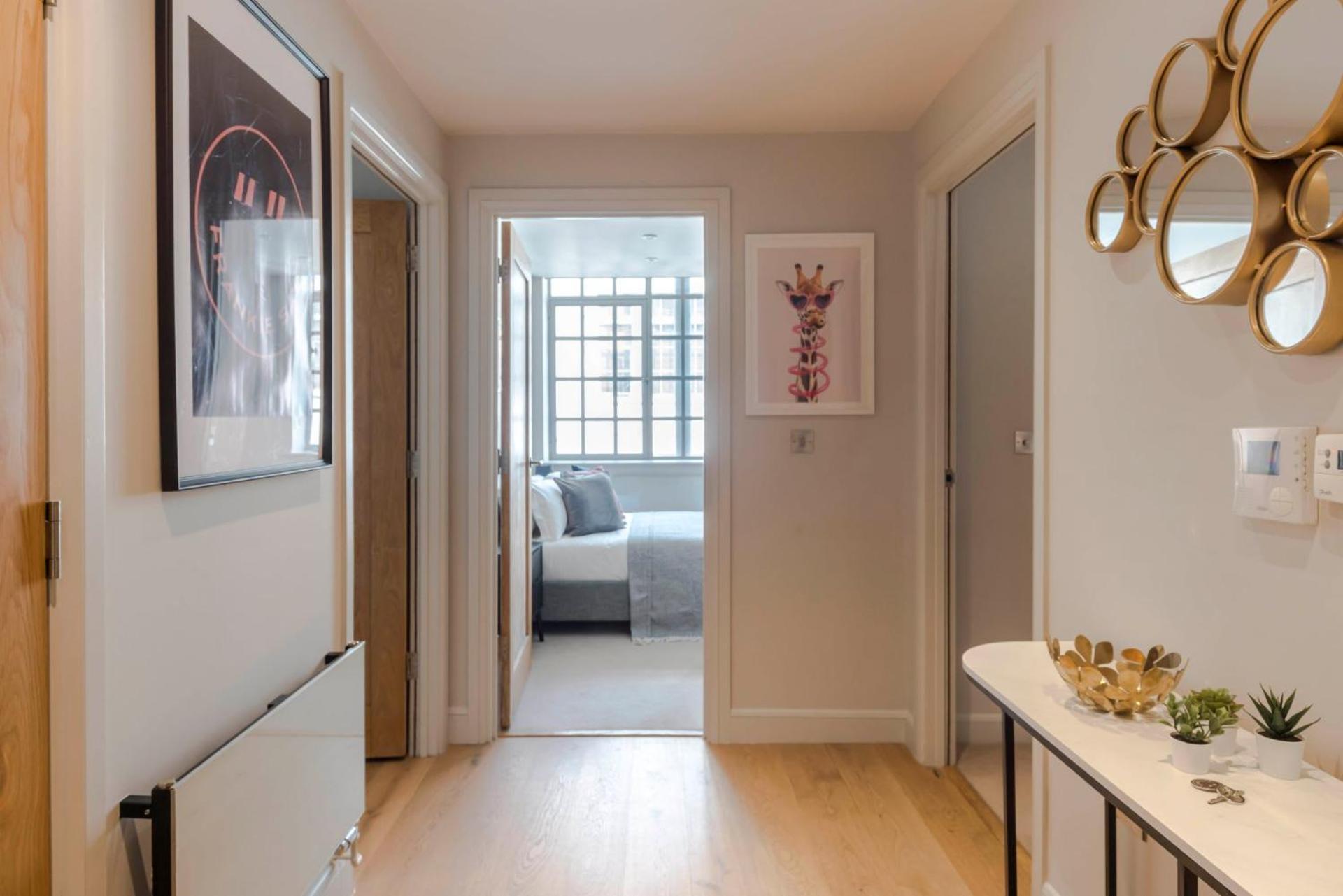 London'S Calling - Farringdon - By Frankie Says Extérieur photo