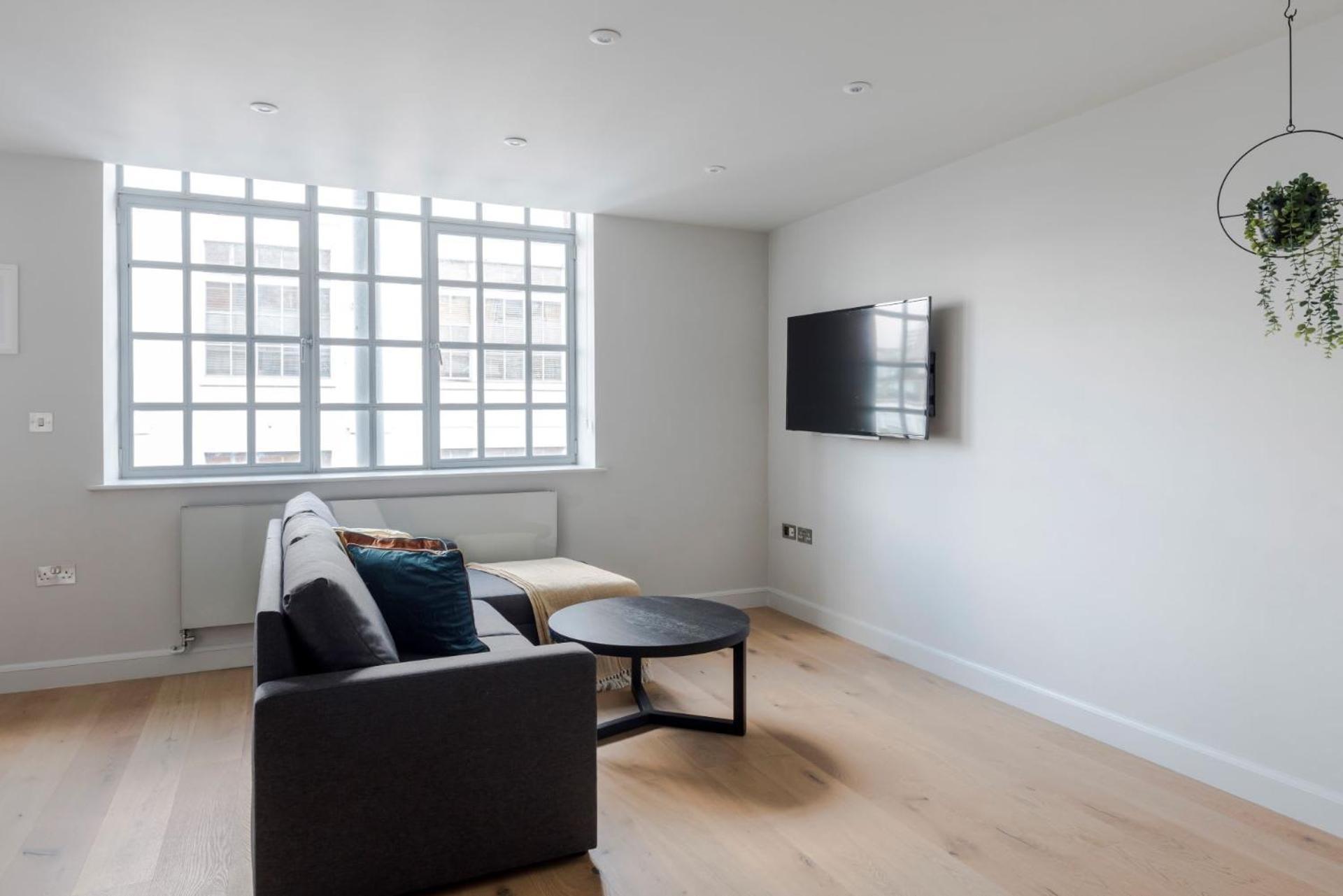 London'S Calling - Farringdon - By Frankie Says Extérieur photo